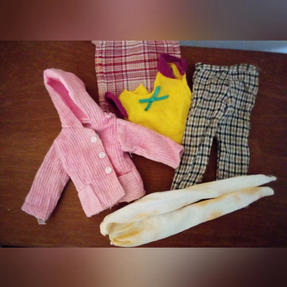 Lot Of Mixed Vintage Newer Barbie Clothing 31 Pieces